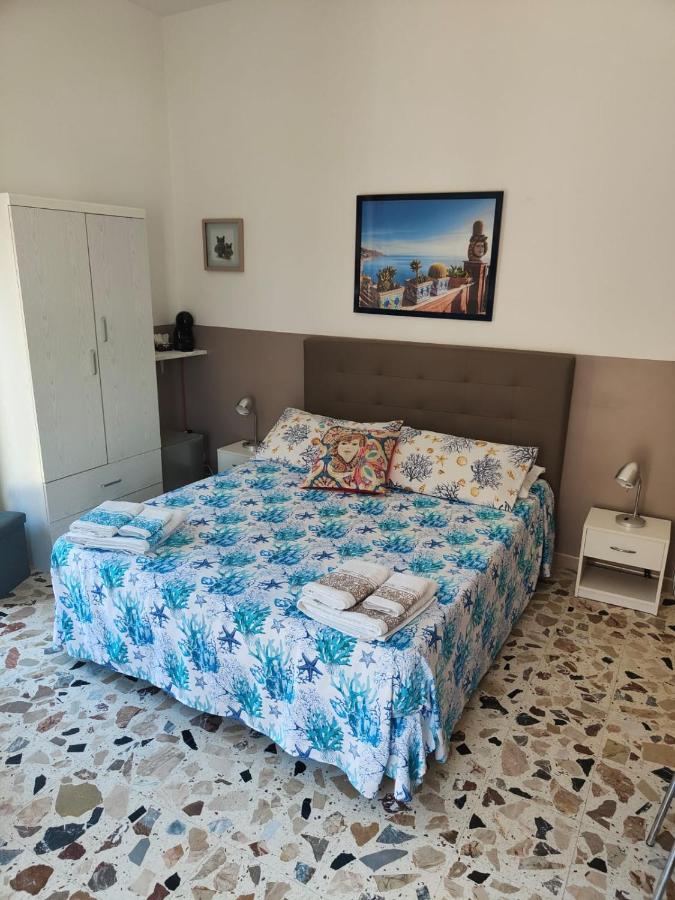 I Mori In Campidoglio Affitta Camere SantʼAgata di Militello Екстериор снимка