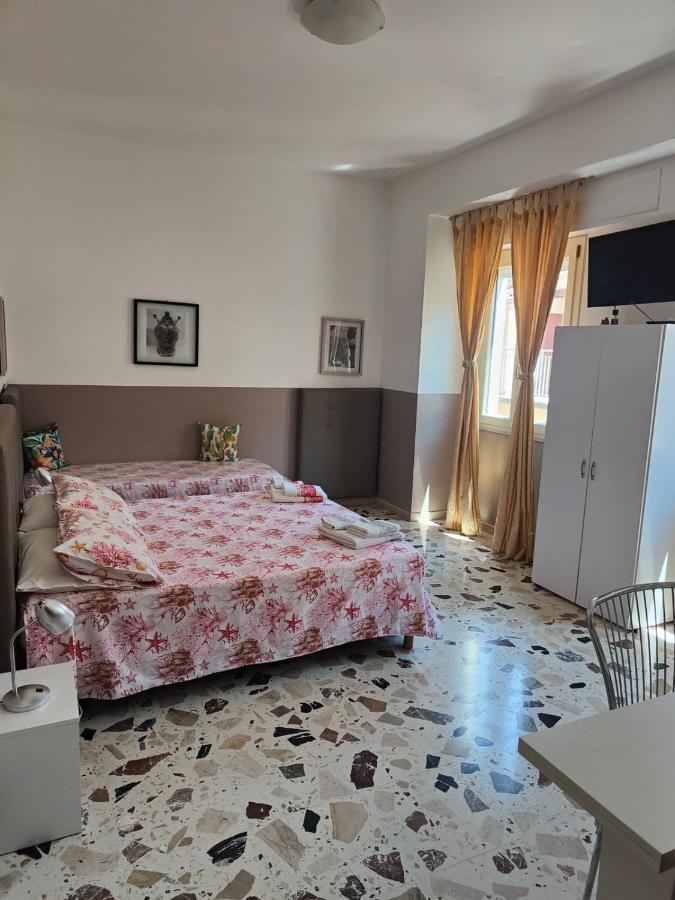 I Mori In Campidoglio Affitta Camere SantʼAgata di Militello Екстериор снимка